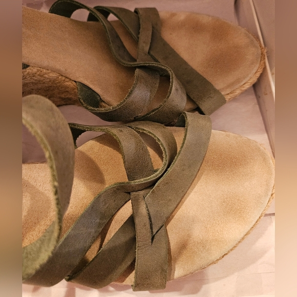 Womens 10.5 sandals wedge olive green crisscross adjustable straps buckle - Picture 5 of 6